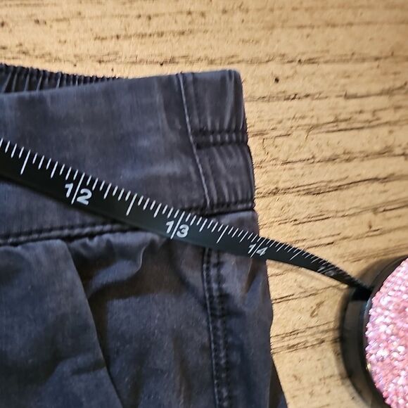 Lululemon black shorts size 6 - Picture 2 of 9